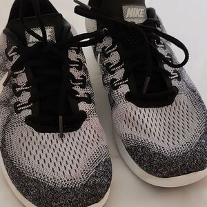NIKE Running Women's Free RN Athletic Light-Weight Gray/Black Shoe Sneaker 7.5